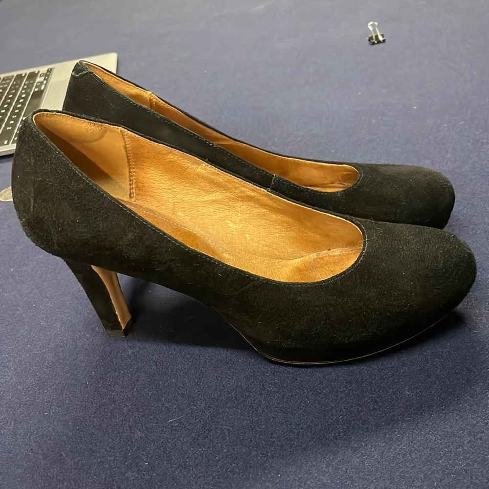 Clark’s Artisan Black Suede Heels- size 8 1/2